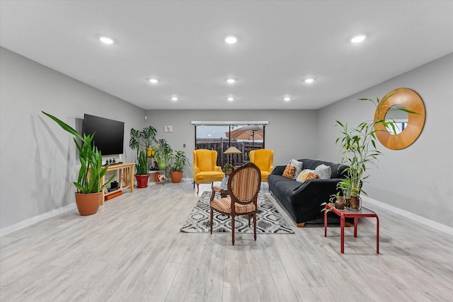 184 NW 115th Ter, Plantation, FL 33325 - living area featuring wood finished floors, baseboards, and recessed lighting