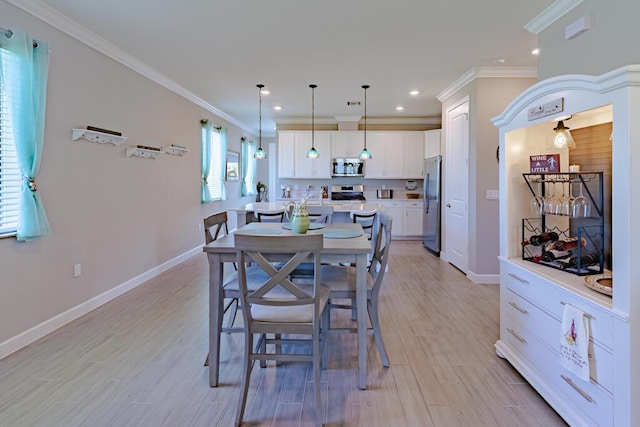 745 SE Bloomfield Rd, Port Saint Lucie, FL 34984 - dining room featuring light wood-style floors, baseboards, recessed lighting, and crown molding