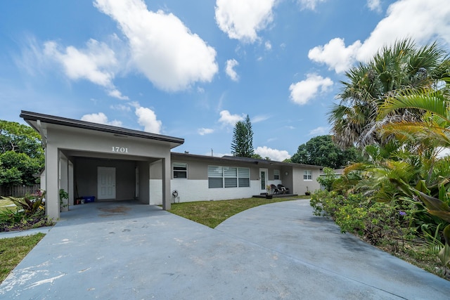 view of front of home featuring driveway and stucco siding