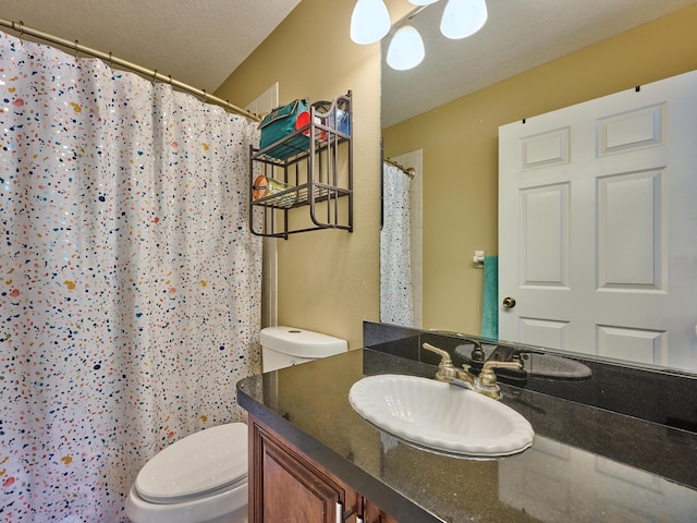 537 SW Hiawatha St, Port Saint Lucie, FL 34953 - bathroom featuring toilet, vanity, a textured ceiling, and a shower with curtain