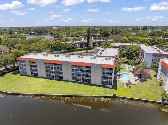 bird's eye view of a nearby body of water, a pool, and a tree filled landscape