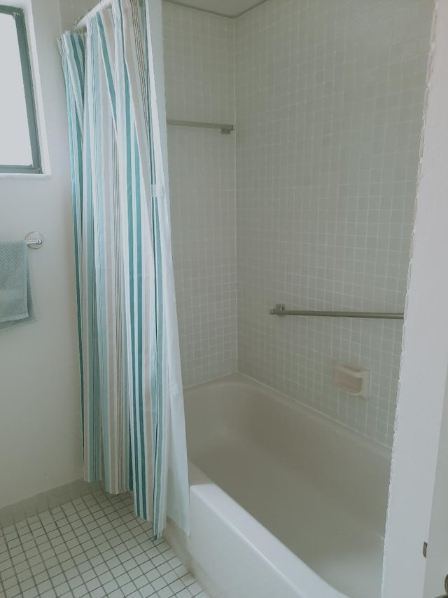 15109 Ashland Dr Unit 307, Delray Beach, FL 33484 - full bath featuring tile patterned floors and shower / tub combo with curtain