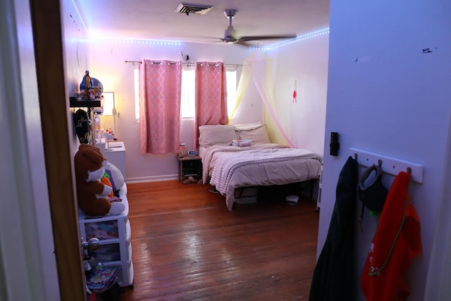 bedroom featuring hardwood / wood-style flooring, baseboards, and a ceiling fan