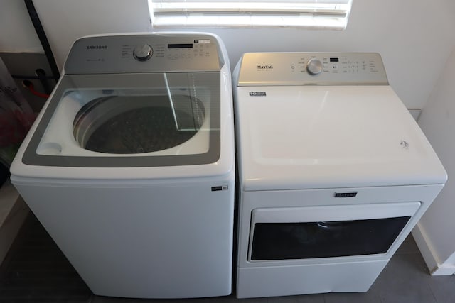 washroom featuring washer and clothes dryer and tile patterned flooring