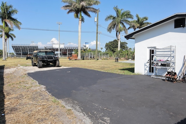 360 Kismet Ave, Pahokee, FL 33476 - view of asphalt driveway