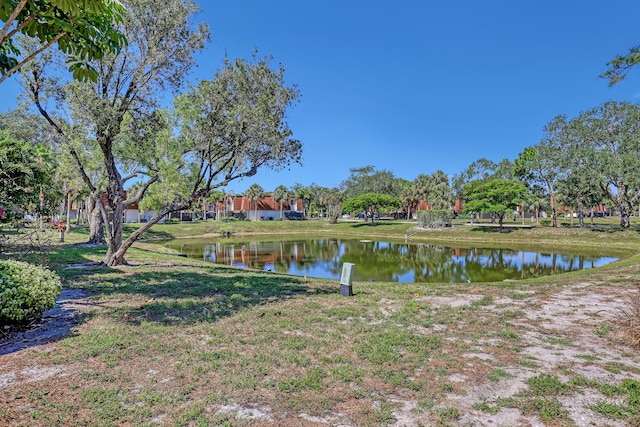 view of yard featuring a water view