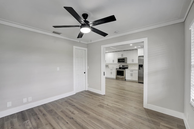 5048 Petal Pl Unit C, Delray Beach, FL 33484 - unfurnished living room featuring baseboards, light wood-type flooring, crown molding, and a ceiling fan