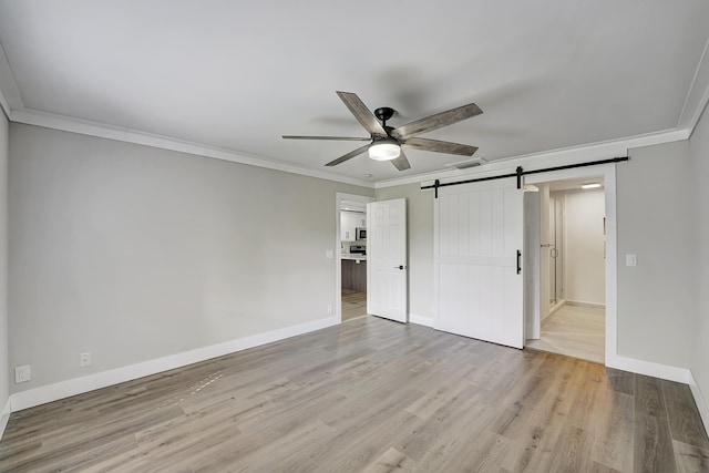 5048 Petal Pl Unit C, Delray Beach, FL 33484 - unfurnished bedroom with light wood-style floors, crown molding, a barn door, baseboards, and ceiling fan