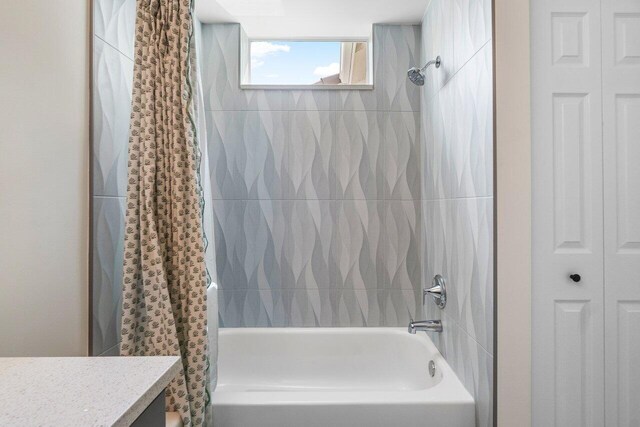 12811 Oak Knoll Dr, Palm Beach Gardens, FL 33418 - full bath featuring shower / tub combo, a closet, and vanity