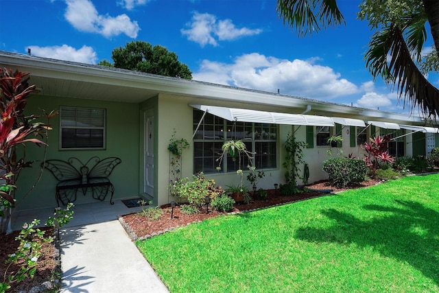 915 Savannas Point Dr Unit E, Fort Pierce, FL 34950 - view of front of house featuring a front lawn and stucco siding