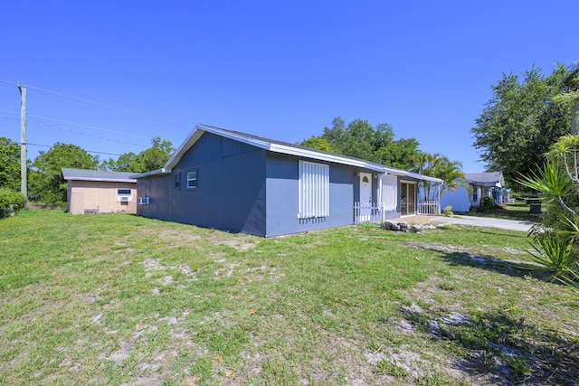 280 NW Airoso Blvd, Port Saint Lucie, FL 34983 - rear view of house featuring a yard and stucco siding