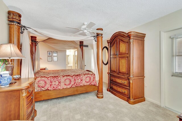 bedroom featuring light carpet, a textured ceiling, and a ceiling fan
