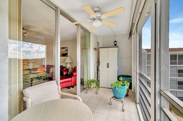 sunroom featuring a ceiling fan