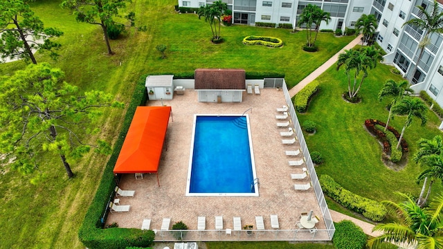 view from above of property featuring a pool area