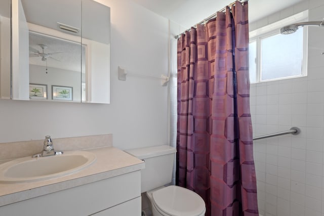 210 SE Village Dr Unit 210, Port Saint Lucie, FL 34952 - full bathroom featuring vanity, toilet, a shower with curtain, and ceiling fan