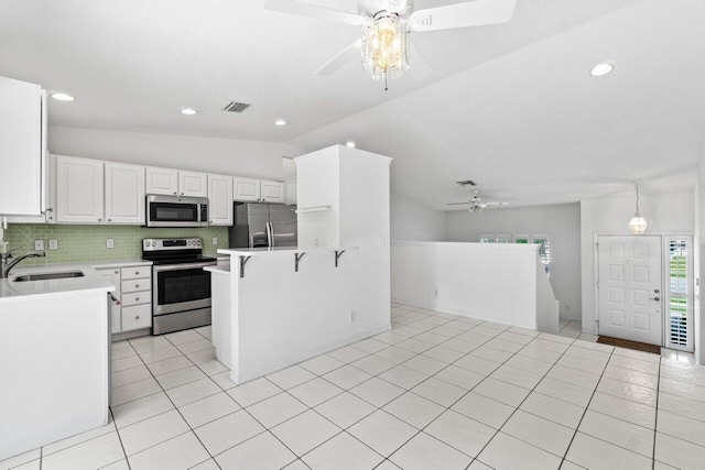 22 Pepperwood Ct, Boynton Beach, FL 33426 - kitchen featuring appliances with stainless steel finishes, ceiling fan, a sink, open floor plan, and vaulted ceiling