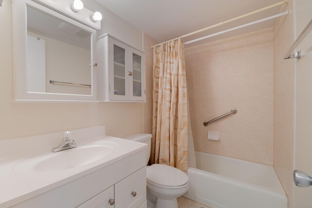 3160 Lake Osborne Dr Unit 211, Lake Worth Beach, FL 33461 - full bathroom with toilet, vanity, and shower / tub combo with curtain