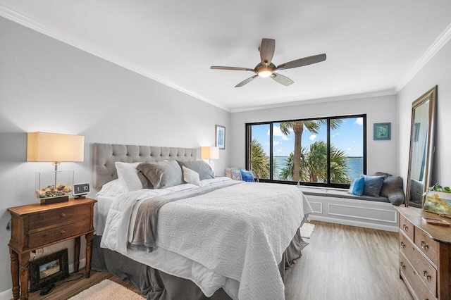 20 NE Plantation Rd Unit 203, Stuart, FL 34996 - bedroom with light wood-style flooring, ornamental molding, and ceiling fan
