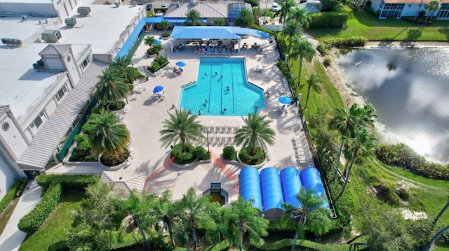 9620 Crescent View Dr N, Boynton Beach, FL 33437 - bird's eye view of a pool and a nearby body of water