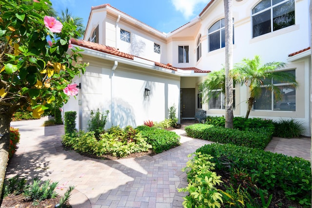 112 Palm Bay A Dr Unit A, Palm Beach Gardens, FL 33418 - view of front facade with stucco siding and a tile roof