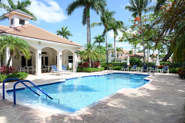 112 Palm Bay A Dr Unit A, Palm Beach Gardens, FL 33418 - community pool with a patio
