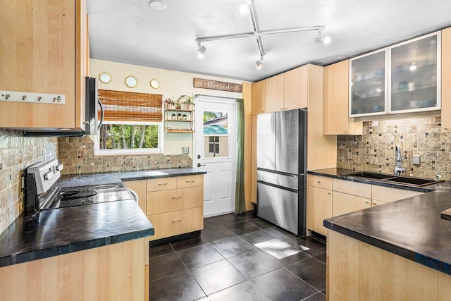 3064 Rostan Ln, Palm Springs, FL 33461 - kitchen featuring stainless steel appliances, light brown cabinets, a sink, dark countertops, and backsplash