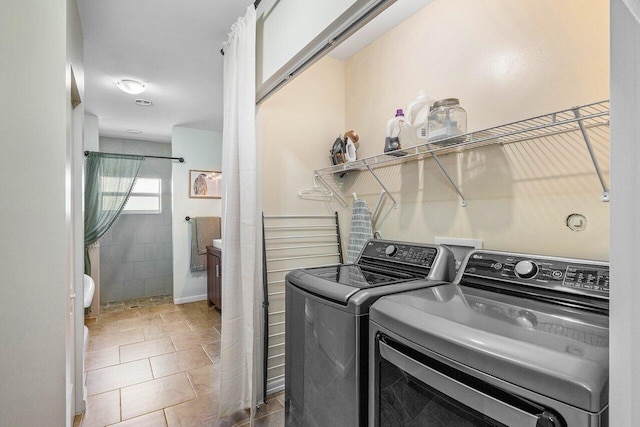 3064 Rostan Ln, Palm Springs, FL 33461 - clothes washing area featuring washing machine and clothes dryer