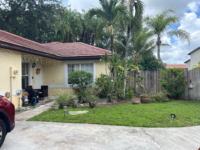 12147 Cuddington Ct, Wellington, FL 33414 - view of front of home featuring stucco siding and a tile roof