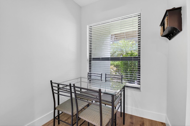 830 Greensward Ct Unit 107-H, Delray Beach, FL 33445 - dining area with wood finished floors