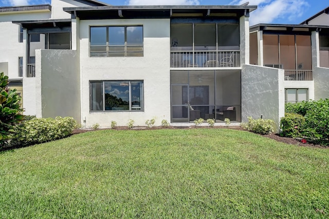 830 Greensward Ct Unit 107-H, Delray Beach, FL 33445 - rear view of house with stucco siding and a yard
