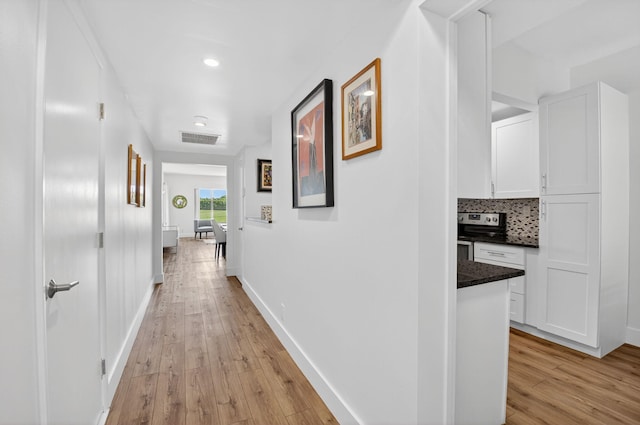 830 Greensward Ct Unit 107-H, Delray Beach, FL 33445 - hall featuring light wood finished floors and recessed lighting