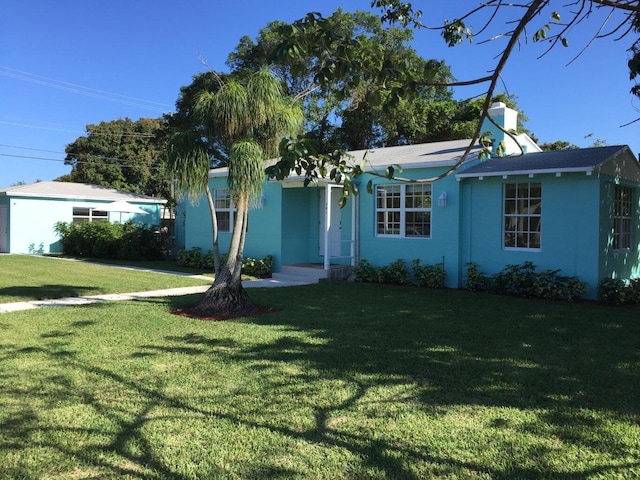 301 SW 1st Ave, Delray Beach, FL 33444 - ranch-style house with a front yard and stucco siding