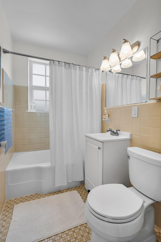 301 SW 1st Ave, Delray Beach, FL 33444 - full bath with toilet, shower / bath combo, tile walls, and vanity