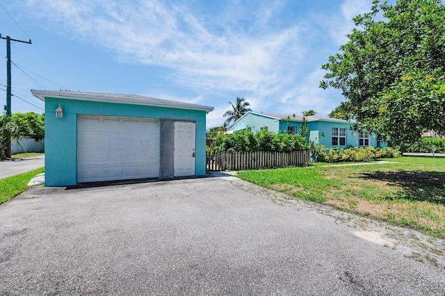 301 SW 1st Ave, Delray Beach, FL 33444 - detached garage with driveway