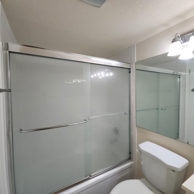 173 Kent J, West Palm Beach, FL 33417 - bathroom with bath / shower combo with glass door, toilet, and a textured ceiling