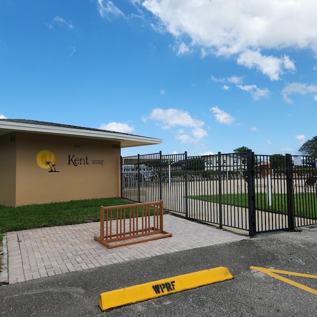 173 Kent J, West Palm Beach, FL 33417 - gate featuring fence