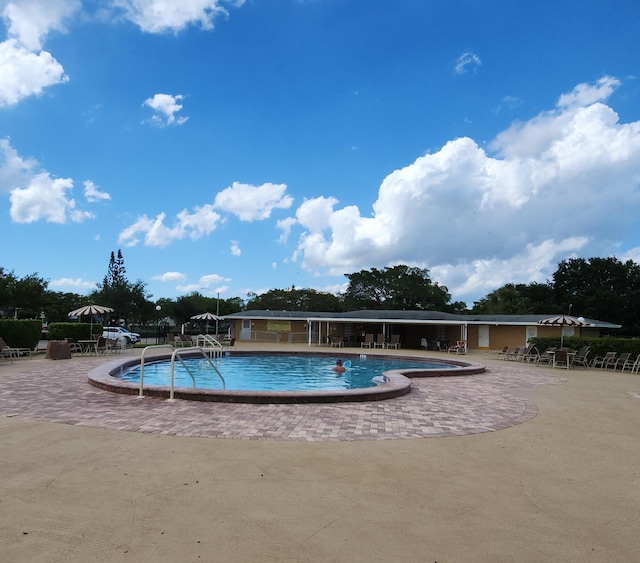 173 Kent J, West Palm Beach, FL 33417 - community pool with a patio