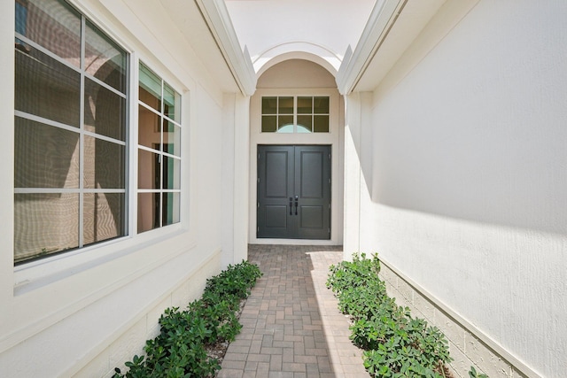 view of exterior entry with stucco siding