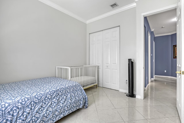 1741 Annandale Cir, Royal Palm Beach, FL 33411 - bedroom featuring crown molding, a closet, light marble finish flooring, and baseboards