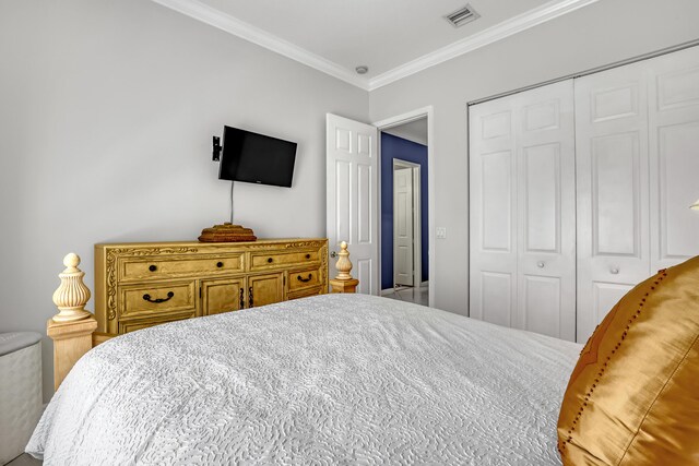 1741 Annandale Cir, Royal Palm Beach, FL 33411 - bedroom featuring a closet and crown molding