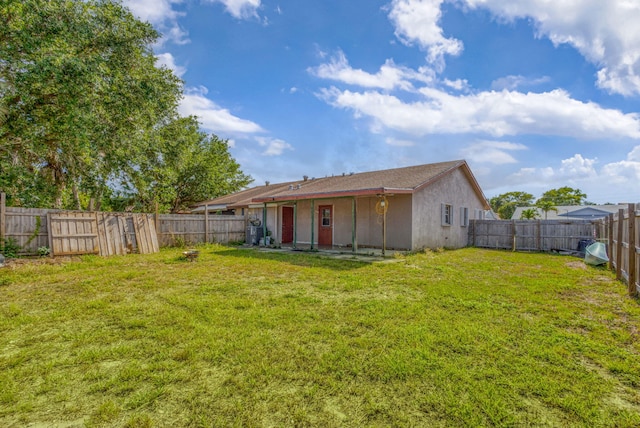3854 Van Cott Cir, West Palm Beach, FL 33403 - back of property with stucco siding