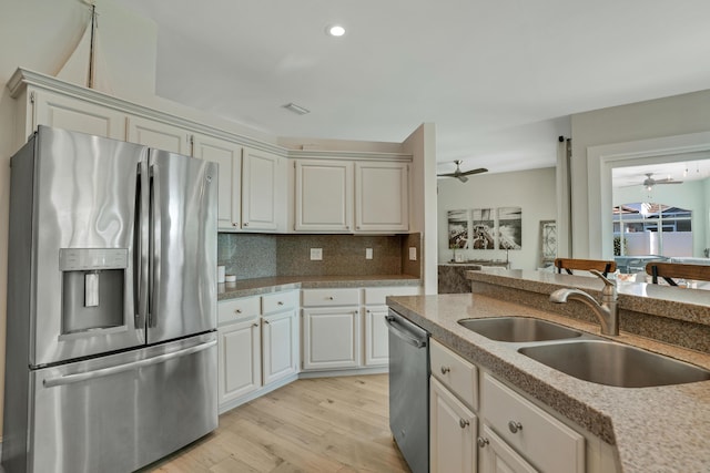 6193 Winding Lake Dr, Jupiter, FL 33458 - kitchen featuring appliances with stainless steel finishes, ceiling fan, a sink, light wood-type flooring, and recessed lighting