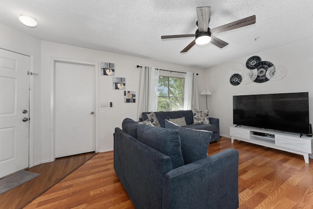 627 Dory Ln Unit 304, Altamonte Springs, FL 32714 - living area with a textured ceiling, ceiling fan, and wood finished floors