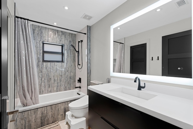 1010 Delray Lakes Dr, Delray Beach, FL 33444 - full bath featuring shower / bath combo, vanity, toilet, and recessed lighting