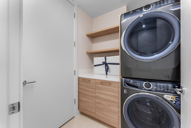 220 SE Mizner Blvd Unit 609, Boca Raton, FL 33432 - laundry area featuring estacked washer and dryer