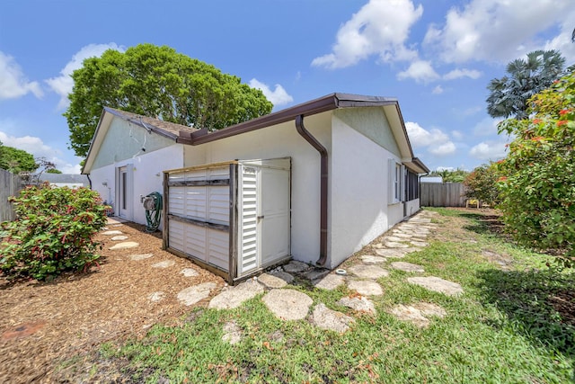 9152 Affirmed Ln, Boca Raton, FL 33496 - view of side of home with stucco siding and fence