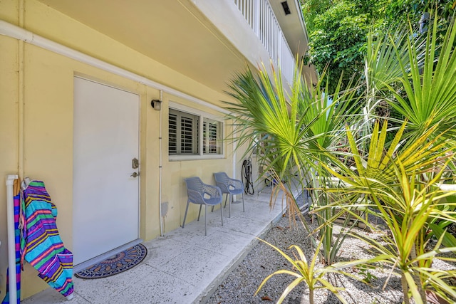 entrance to property with stucco siding