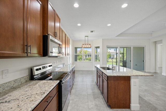 4641 Woodland Way, Westlake, FL 33470 - kitchen with stainless steel appliances, a sink, recessed lighting, a center island with sink, and baseboards