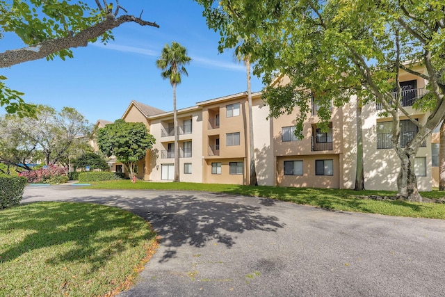 10001 W Atlantic Blvd Unit 319, Coral Springs, FL 33071 - view of building exterior featuring curved driveway