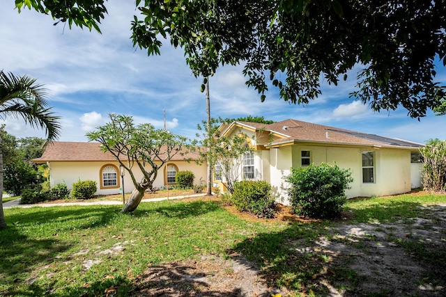 620 SE Stow Ter, Port Saint Lucie, FL 34984 - view of front facade featuring stucco siding and a front yard
